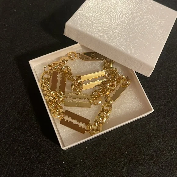 Alexander McQueen Gold Razor Blade Chain Bracelet - Picture 5 of 5